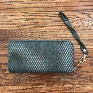 NWOT 2CHIC wallet with removable wristlet strap